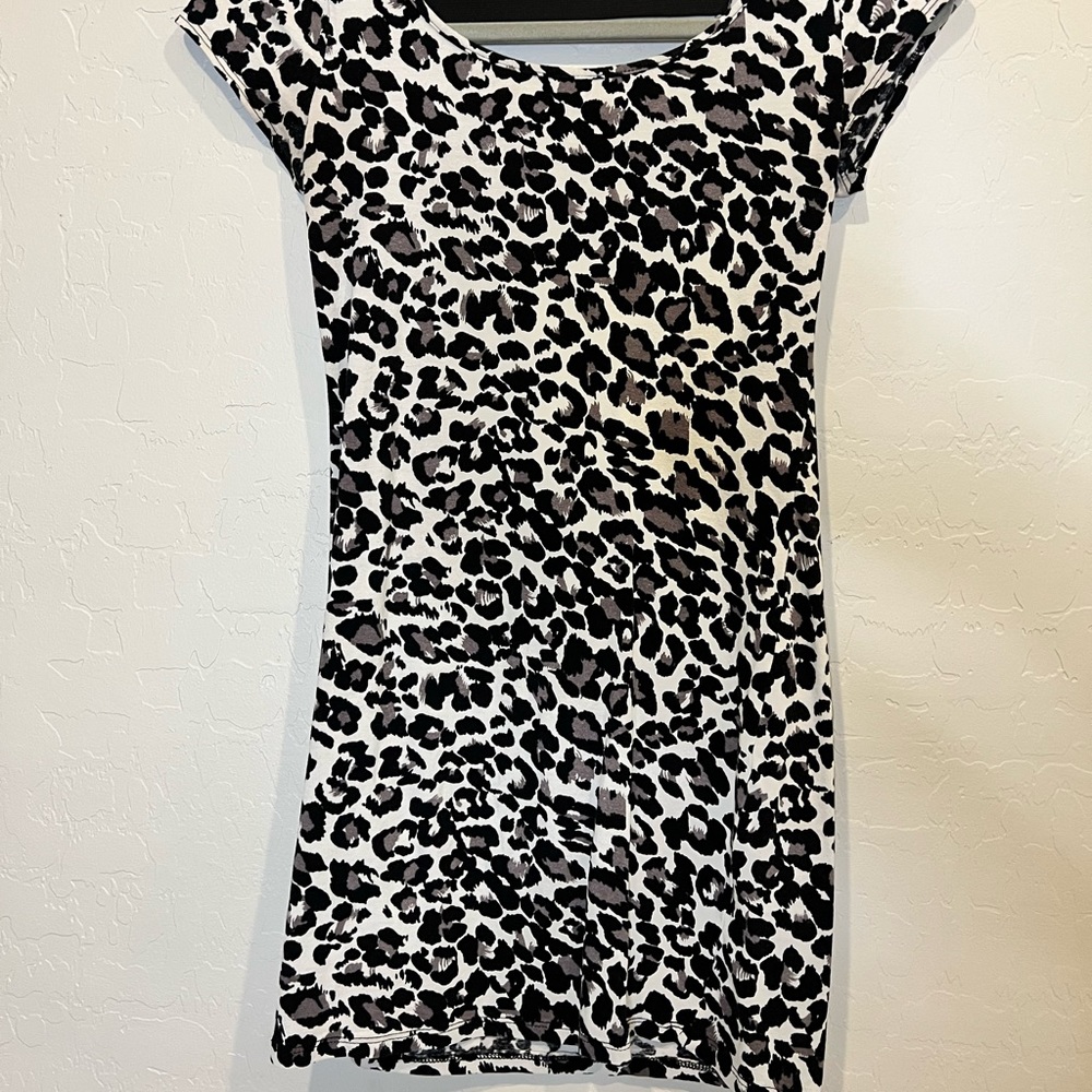 Animal print bodycon dress. - Picture 2 of 3